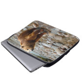 Brauner Bär in Stream Laptopschutzhülle (Vorne Knopf)