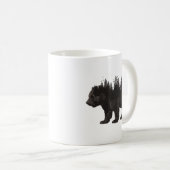Brauner Bär mit einem Wald auf der Rückseite Kaffeetasse (VorderseiteRechts)
