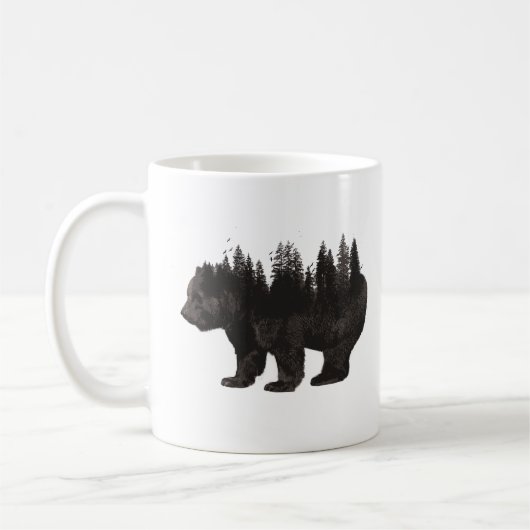 Brauner Bär mit einem Wald auf der Rückseite Kaffeetasse (Links)