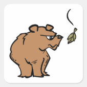 Brauner Bär mit fallendem Herbstleaf Niedliche Tie Quadratischer Aufkleber (Vorderseite)
