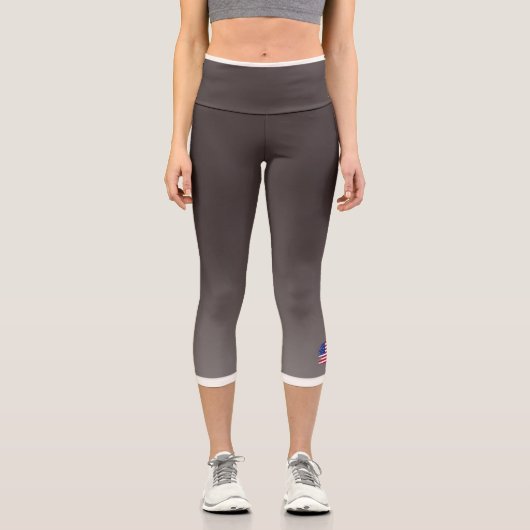 Brauner Farbverlauf mit US-Flagge Capri Leggings (Vorderseite)