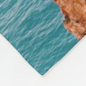 Brauner Felsberg auf dem Wasserkörper Fleecedecke (Ecke)