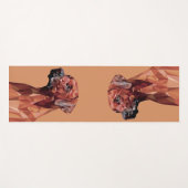 Brauner geometrischer Hund auf braun Yogamatte (Vorderseite (Horizontal))
