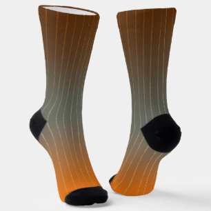 Brauner, grauer und rostiger Orangenverlauf. Socken