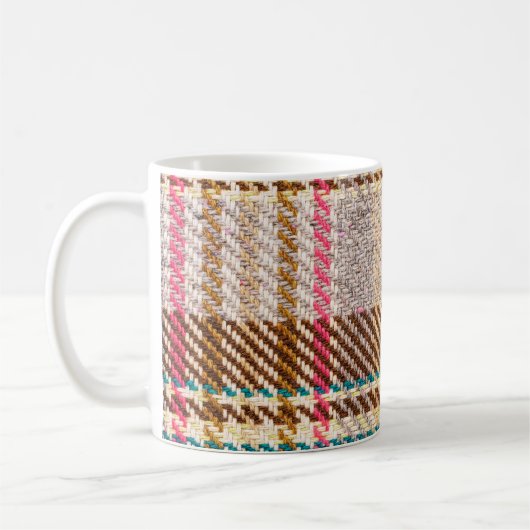 Brauner karierter Stoff, Schottische Wolle. Kaffeetasse (Links)
