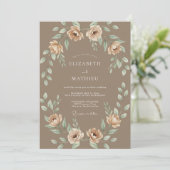 Brauner Ranunculus-Kranz Hochzeit Einladung (Stehend Vorderseite)