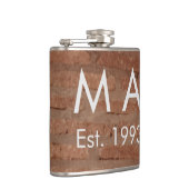Brauner rustikaler Stein mit dem Namen Datum des J Flachmann (Rechts)
