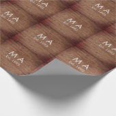 Brauner rustikaler Stein mit dem Namen Datum des J Geschenkpapier (Ecke)