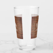 Brauner rustikaler Stein mit dem Namen Datum des J Glas (Rechts)