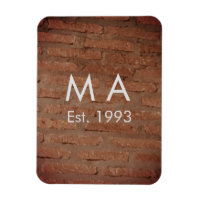 Brauner rustikaler Stein mit dem Namen Datum des J