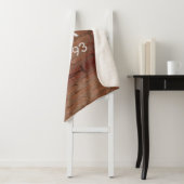 Brauner rustikaler Stein mit dem Namen Datum des J Sherpadecke (Beispiel)