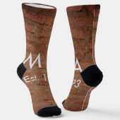Brauner rustikaler Stein mit dem Namen Datum des J Socken (Gewinkelt)