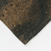 Brauner Sand mit Fußabdrücken tagsüber Fleecedecke (Ecke)