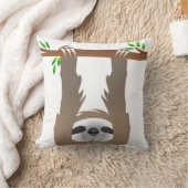 Brauner Schlachthof, der auf einer Limbe ausgeht Kissen (Decke)