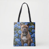 Brauner Staffy im Garten mit blauer Rose, Tasche (Vorderseite)
