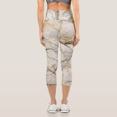 Brauner und schwarz getexturierter Stabstein Capri Leggings (Rückseite)