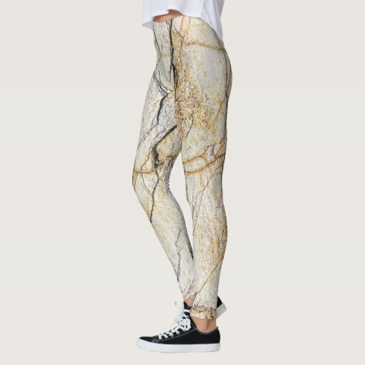 Brauner und schwarz getexturierter Stabstein Leggings (Links)