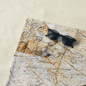 Brauner und schwarz getexturierter Stabstein Strandtuch (Beispiel)