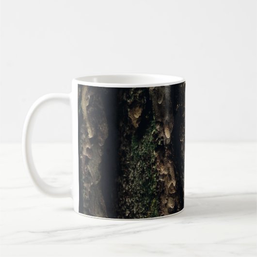Brauner und schwarzer Baumstamm Kaffeetasse (Links)