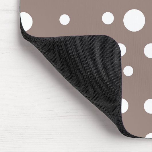 Brauner und weißer Polka-Dot Mousepad (Ecke)
