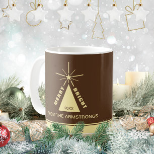 Brauner Weihnachtsbaum Familienfoto in Schokoladen Kaffeetasse