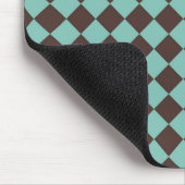 Braunes Aquamarines Schachbrett Diamantmuster Mousepad (Ecke)