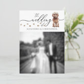 Braunes Cavapoo-Welpen-Hochzeitsfoto Einladung (Stehend Vorderseite)