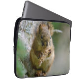 Braunes Eichhörnchen im kanadischen Wald Laptopschutzhülle (Vorne Rechts)