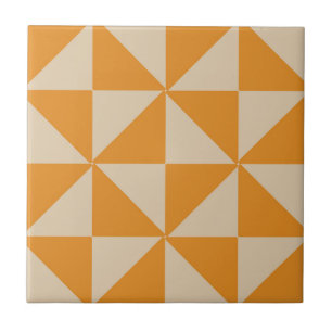 Braunes geometrisches Dreiecksmuster Fliese