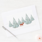 Braunes Hirsch unter schneebedeckten Spruce Trees Rechteckiger Aufkleber (Umschlag)
