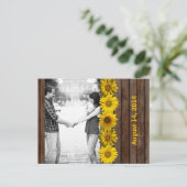 Braunes Holz Gelbe Sonnenblume Foto Save the Date Ankündigungspostkarte (Stehend Vorderseite)