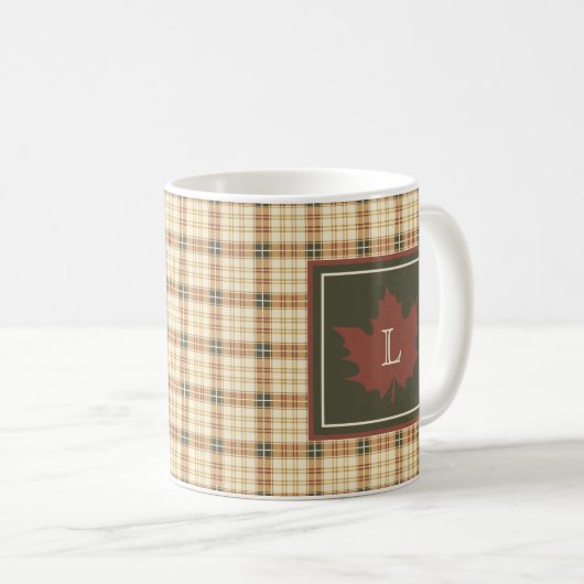 Braunes Kariertes Muster Fall Ahornleaf Monogramm Kaffeetasse (VorderseiteRechts)