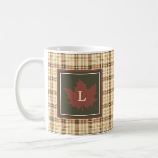 Braunes Kariertes Muster Fall Ahornleaf Monogramm Kaffeetasse (Links)