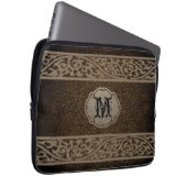 Braunes Leder. Custom Monogram Laptopschutzhülle (Vorne Rechts)