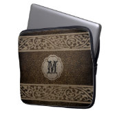 Braunes Leder. Custom Monogram Laptopschutzhülle (Vorderseite Links)