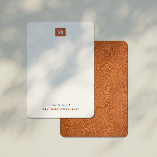 Braunes Leder Monogramm & Name modern Mitteilungskarte