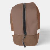 Braunes Leder Textur Trim White Monogram Name Waschbeutel (Rechts)