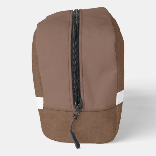 Braunes Leder Textur Trim White Monogram Name Waschbeutel (Rechts)