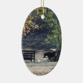 Braunes Pferd durch den Zaun Keramik Ornament (Rechts)