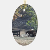 Braunes Pferd durch den Zaun Keramik Ornament (Links)