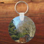 Braunes Pferd gegen einen Zaun Schlüsselanhänger (Vorderseite)