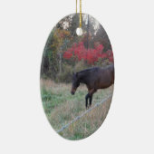 Braunes Pferd im roten Herbst Keramik Ornament (Rechts)