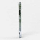 Braunes Pferd im Winterwald mit Schneefall Case-Mate iPhone Hülle (Hinten/Rechts)