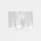 Braunes Pferd im Winterwald mit Schneefall Post-it Klebezettel (Vorderseite)