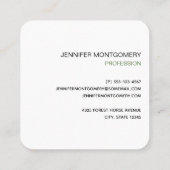 Braunes Pferd im Winterwald mit Schneefall Quadratische Visitenkarte (Rückseite)