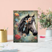 Braunes Pferd in Blumen. Acrylschild (Hochzeit)