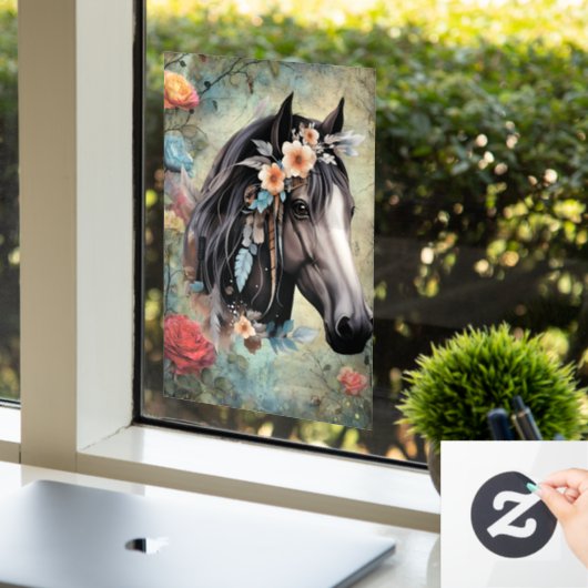 Braunes Pferd in Blumen. Fensteraufkleber (Büro)