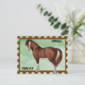 Braunes Pferd mit grünem Hintergrund Postkarte (Stehend Vorderseite)