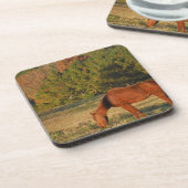 Braunes Pferd mit Pinienbäumen Untersetzer (Linke Seite)