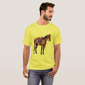 Braunes Pferd mit Sattel T-Shirt (Vorne ganz)